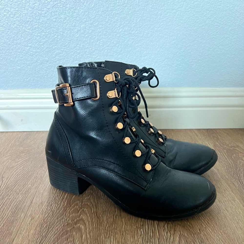 These heeled boots are perfect for the winter. It has some golden decals.